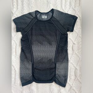 Athleta Top Size Large, cute pattern, great amount of stretch, very comf…